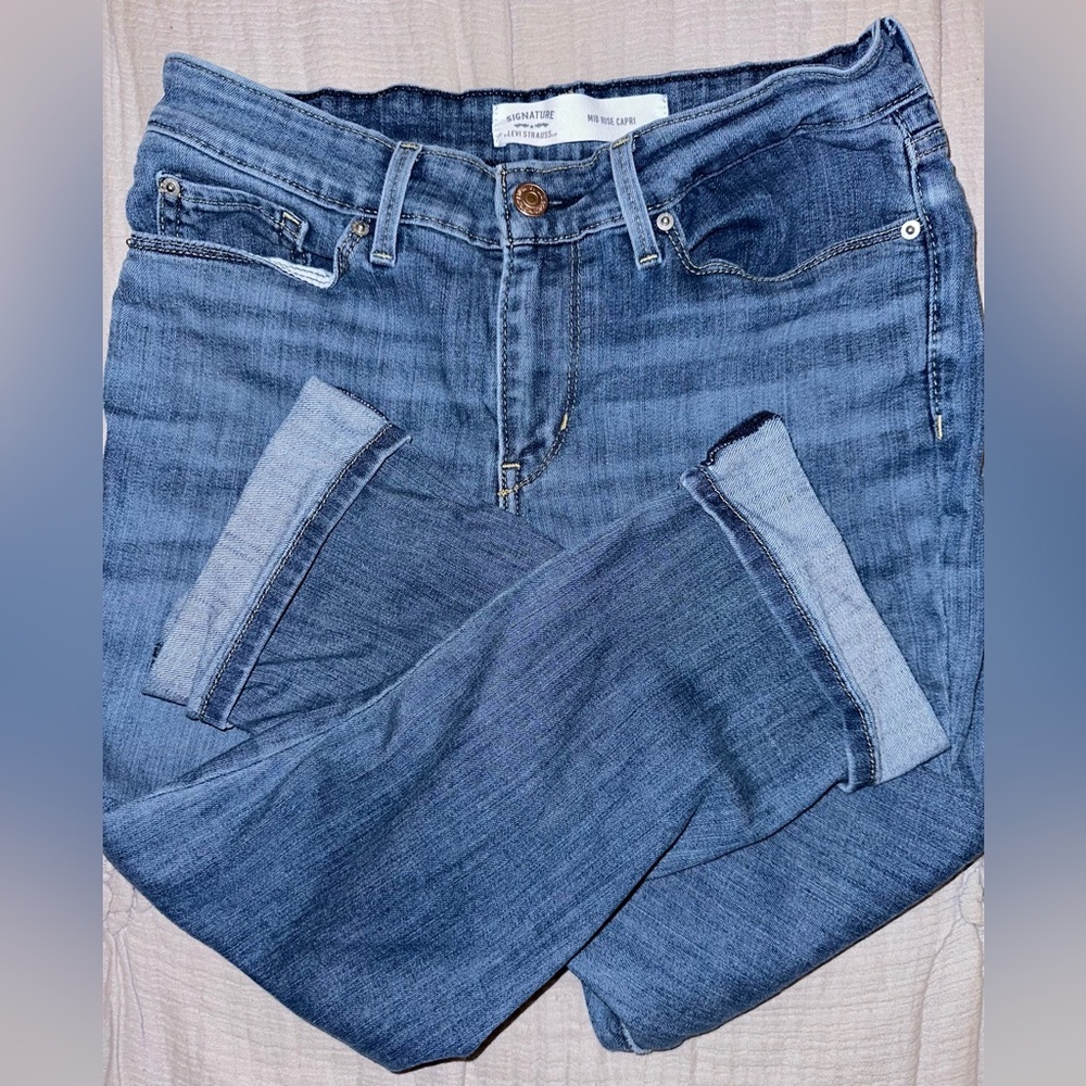 Levi’s Straus Signature Mid Rise Capri size 6 🦋 - Picture 1 of 7